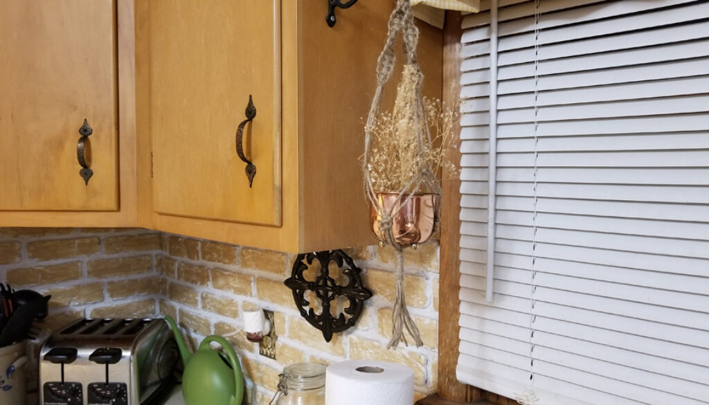 2019-02-18_My-First-Macrame-Plant-Holder-(15)